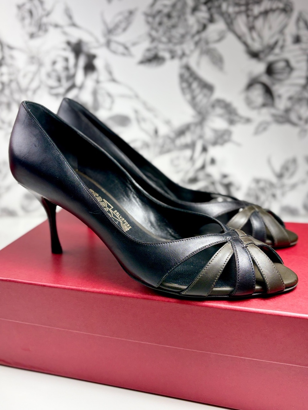 Salvatore Ferragamo Black & Green “Ramsele 1” 70mm Peep Toe Pump Heels, Sz 9